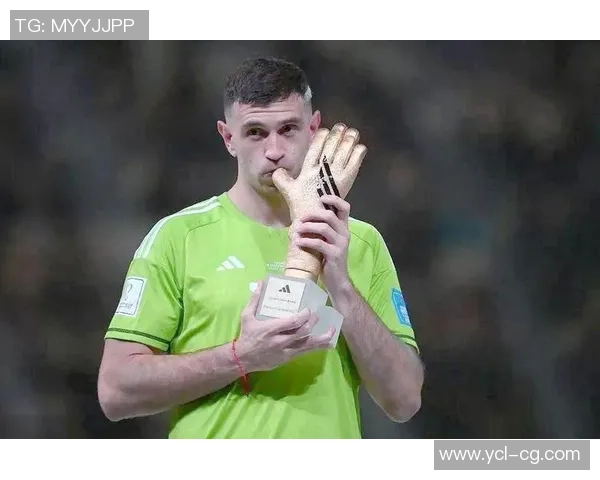 马丁内斯的传奇人生与足球之路：从青涩少年到世界级球星的蜕变与成长