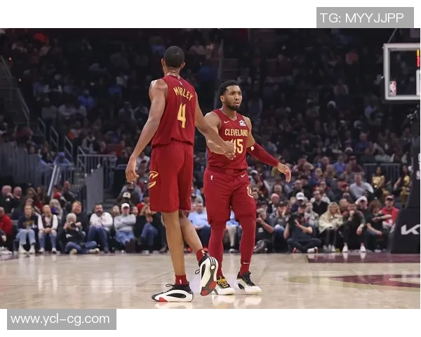 黄蜂队与骑士的激烈对决篮球赛精彩回顾与分析 黄蜂队与骑士的激烈对决篮球赛精彩回顾与分析